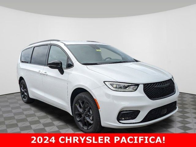 2024 Chrysler Pacifica Touring-L