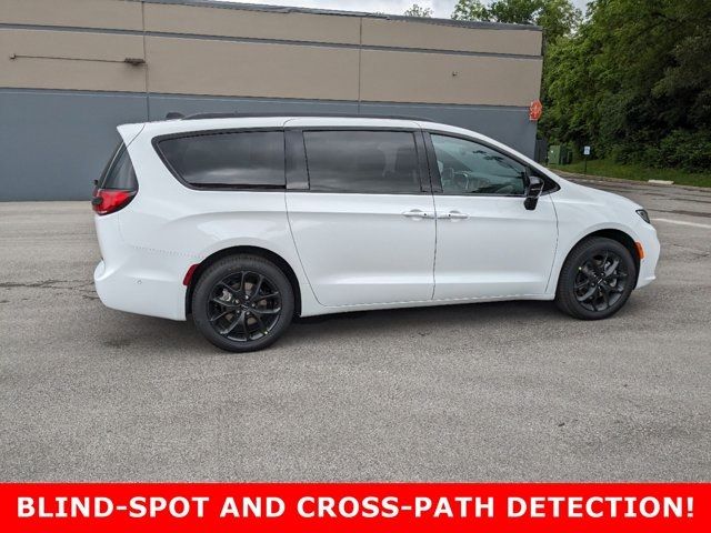 2024 Chrysler Pacifica Touring-L