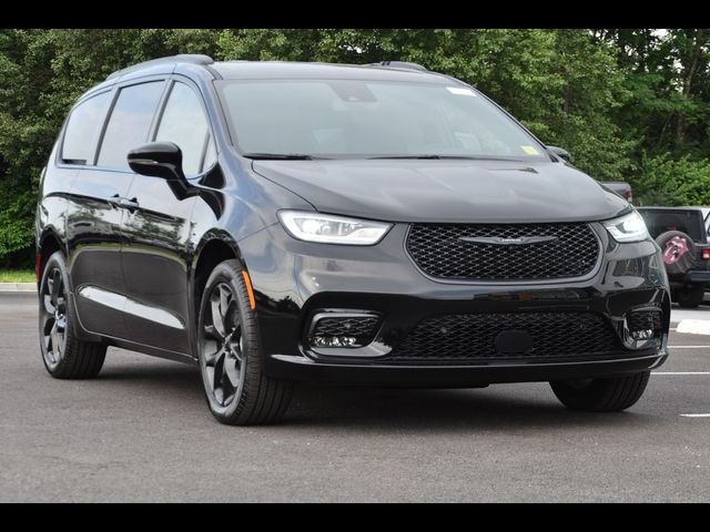 2024 Chrysler Pacifica Touring-L