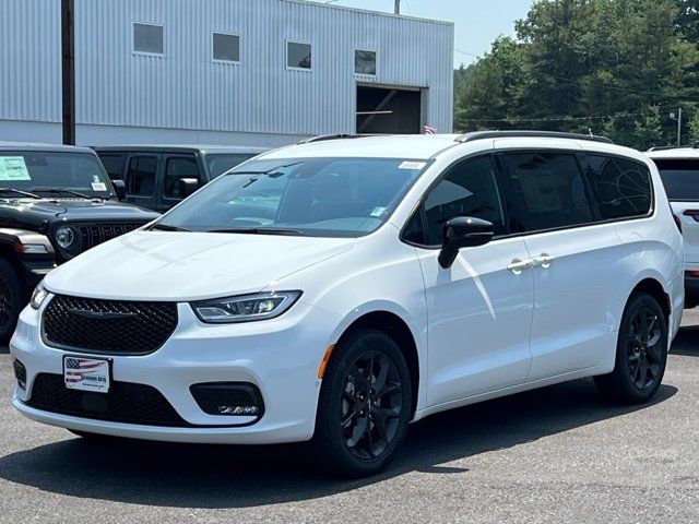 2024 Chrysler Pacifica Touring-L