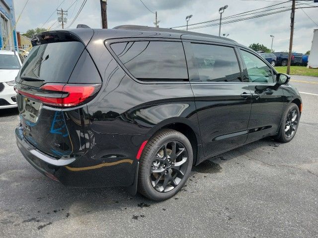 2024 Chrysler Pacifica Touring-L