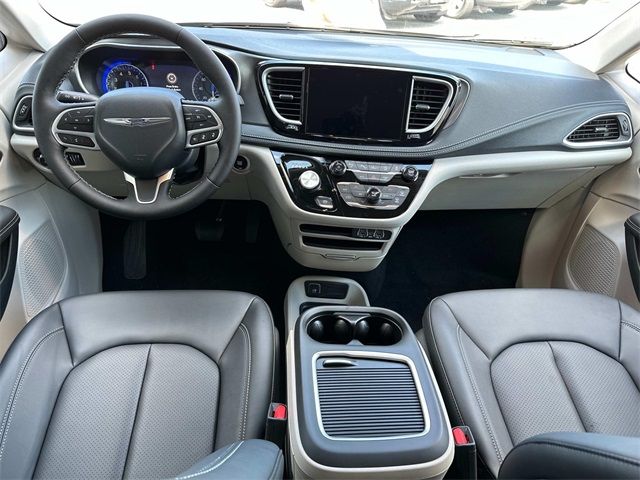 2024 Chrysler Pacifica Touring-L