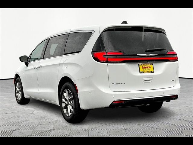 2024 Chrysler Pacifica Touring-L