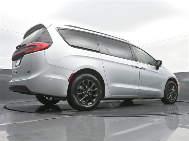 2024 Chrysler Pacifica Touring-L