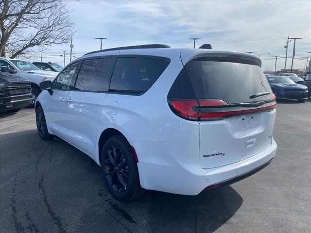 2024 Chrysler Pacifica Touring-L