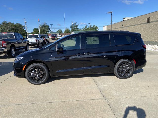 2024 Chrysler Pacifica Touring-L