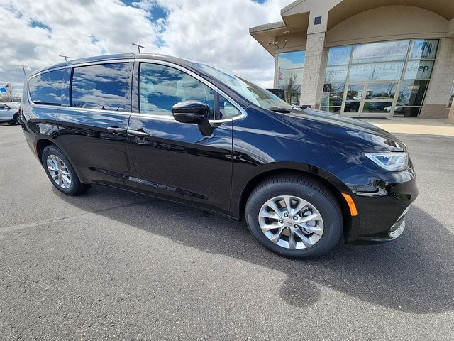 2024 Chrysler Pacifica Touring-L