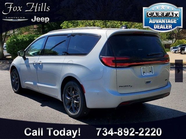 2024 Chrysler Pacifica Touring-L