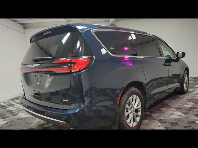 2024 Chrysler Pacifica Touring-L