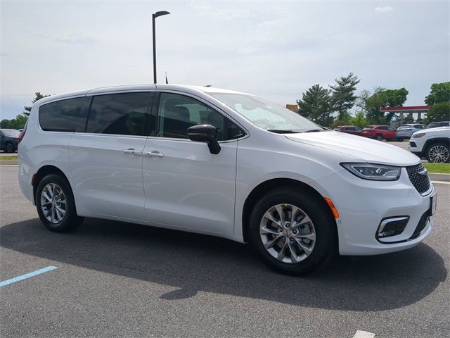 2024 Chrysler Pacifica Touring-L