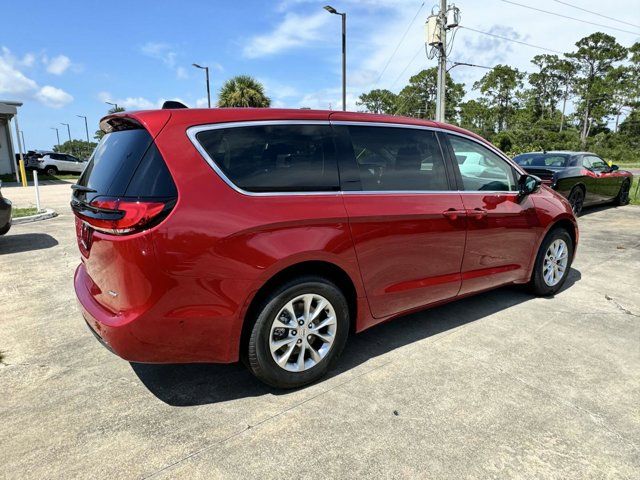 2024 Chrysler Pacifica Touring-L