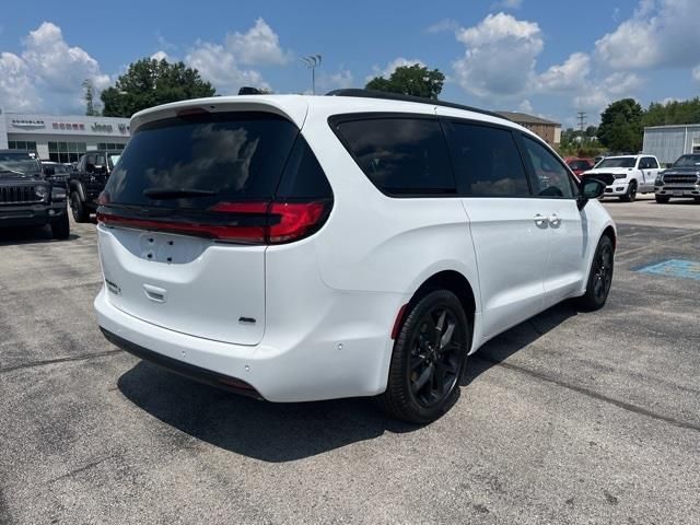 2024 Chrysler Pacifica Touring-L