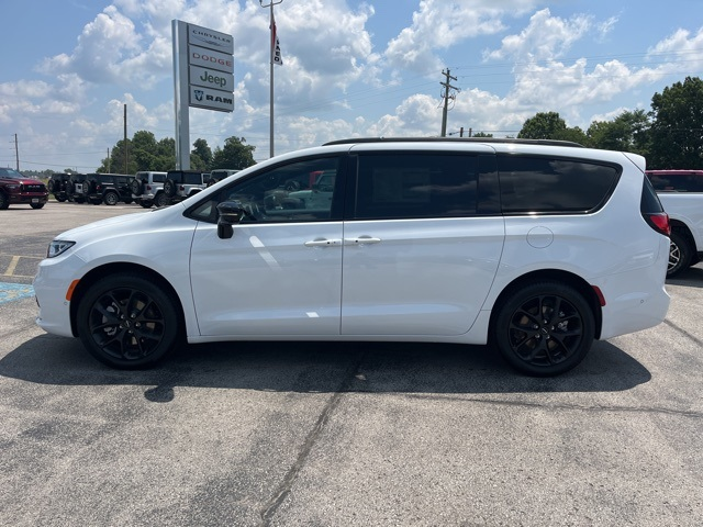 2024 Chrysler Pacifica Touring-L