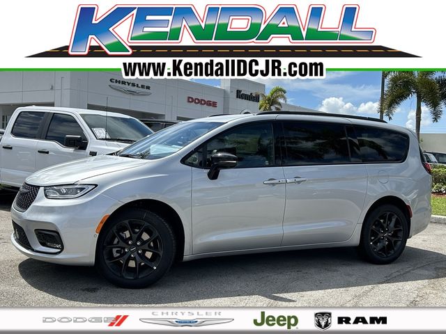 2024 Chrysler Pacifica Touring-L