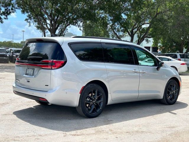 2024 Chrysler Pacifica Touring-L