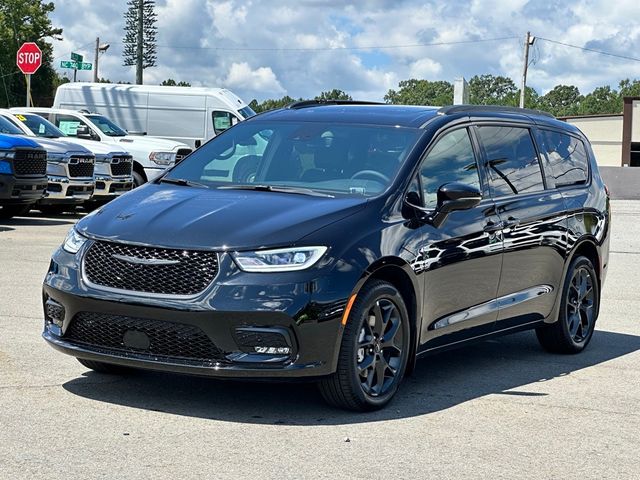 2024 Chrysler Pacifica Touring-L