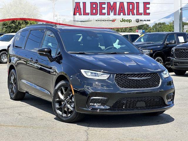 2024 Chrysler Pacifica Touring-L