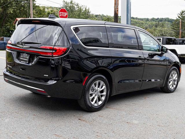 2024 Chrysler Pacifica Touring-L