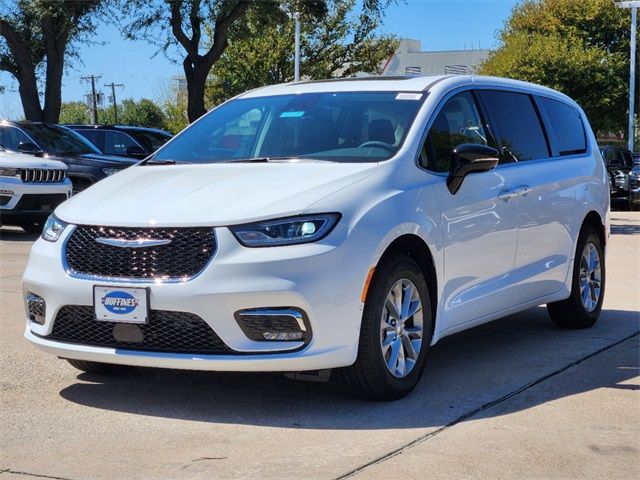 2024 Chrysler Pacifica Touring-L