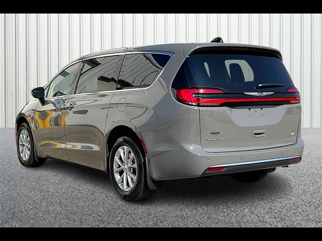 2024 Chrysler Pacifica Touring-L