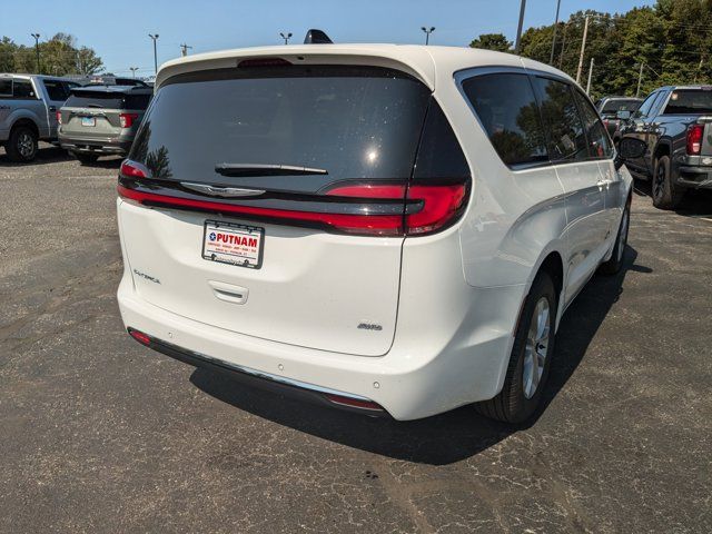 2024 Chrysler Pacifica Touring-L