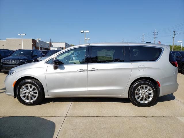 2024 Chrysler Pacifica Touring-L