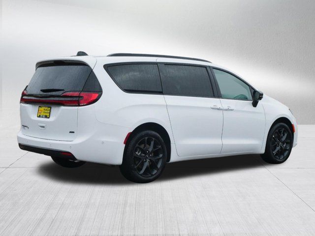 2024 Chrysler Pacifica Touring-L