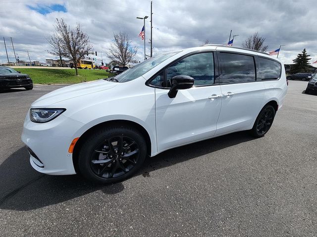 2024 Chrysler Pacifica Touring-L