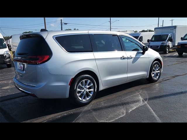 2024 Chrysler Pacifica Touring-L