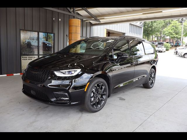 2024 Chrysler Pacifica Touring-L