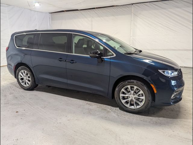 2024 Chrysler Pacifica Touring-L