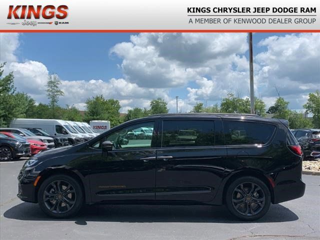 2024 Chrysler Pacifica Touring-L