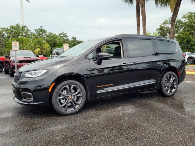 2024 Chrysler Pacifica Touring-L