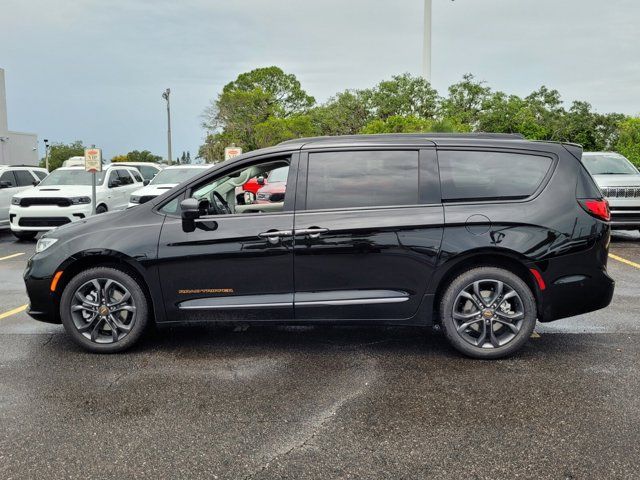 2024 Chrysler Pacifica Touring-L