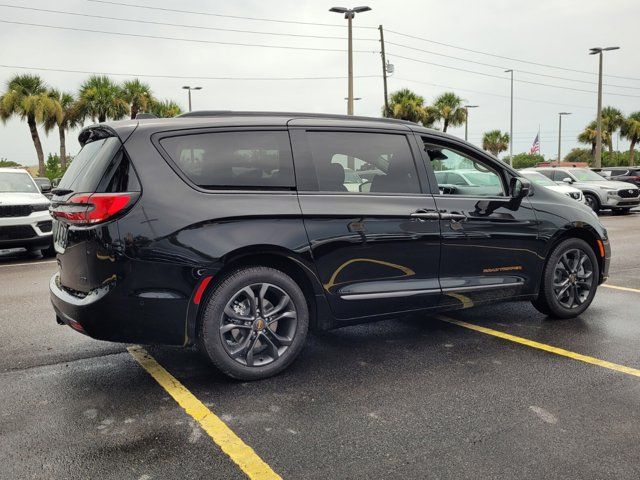 2024 Chrysler Pacifica Touring-L