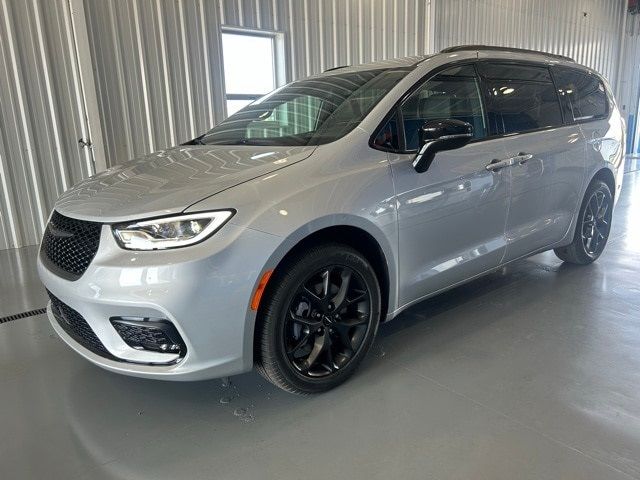 2024 Chrysler Pacifica Touring-L