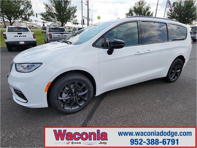 2024 Chrysler Pacifica Touring-L