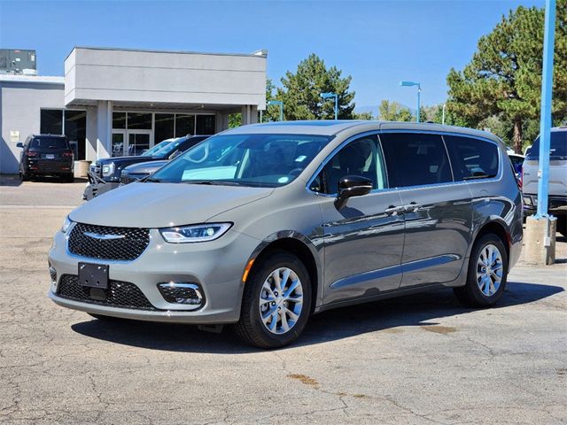 2024 Chrysler Pacifica Touring-L