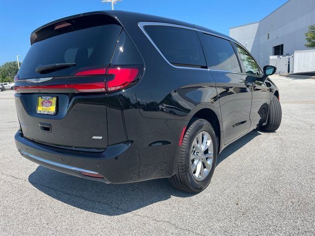 2024 Chrysler Pacifica Touring-L