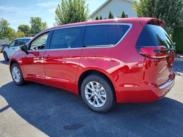 2024 Chrysler Pacifica Touring-L