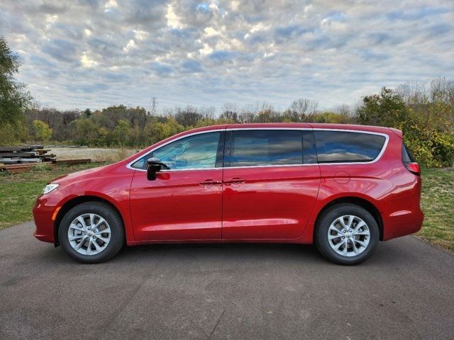 2024 Chrysler Pacifica Touring-L