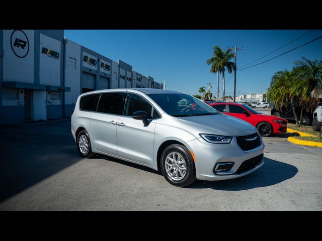 2024 Chrysler Pacifica Touring-L