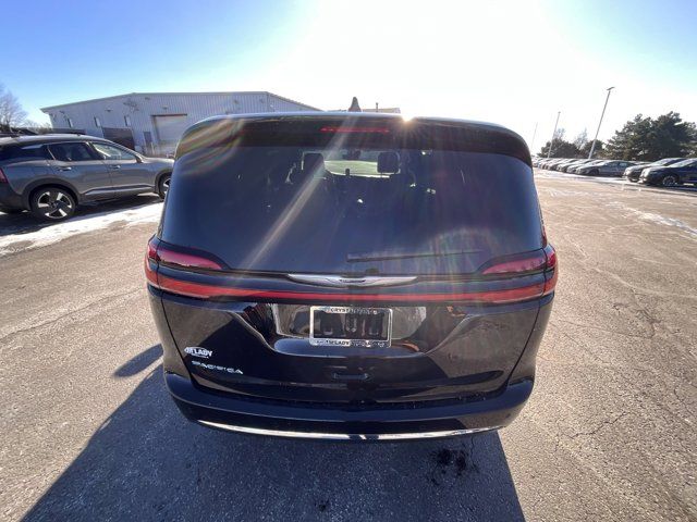 2024 Chrysler Pacifica Touring-L