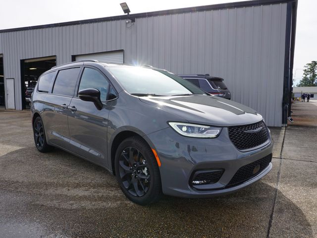 2024 Chrysler Pacifica Touring-L