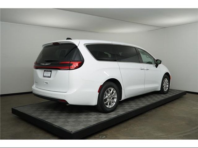 2024 Chrysler Pacifica Touring-L