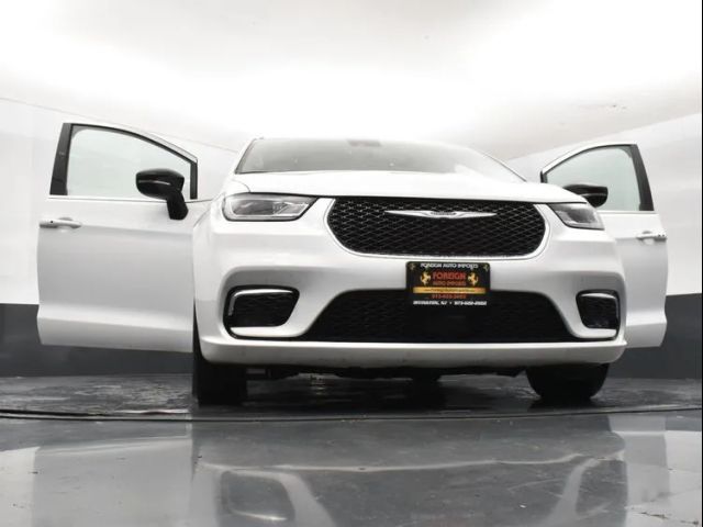 2024 Chrysler Pacifica Touring-L