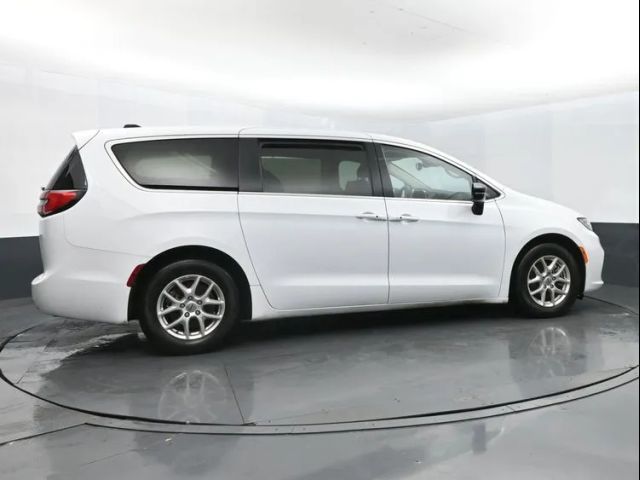 2024 Chrysler Pacifica Touring-L