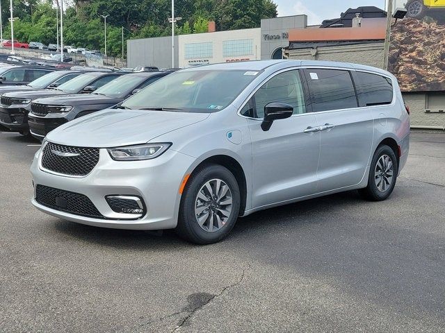 2024 Chrysler Pacifica Hybrid Select