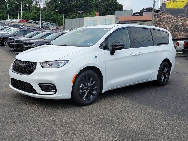 2024 Chrysler Pacifica Hybrid S Appearance Pkg