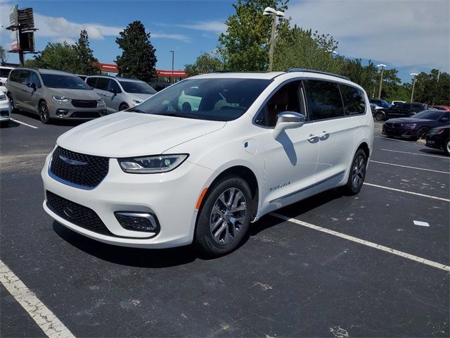 2024 Chrysler Pacifica Hybrid Pinnacle